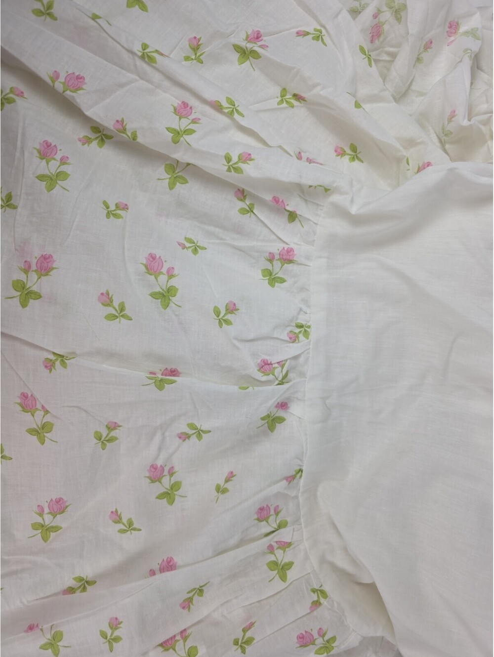 Vintage Shabby Chic Pink Roses Rosebuds Cottagecore Bed Skirt Tween NWOT